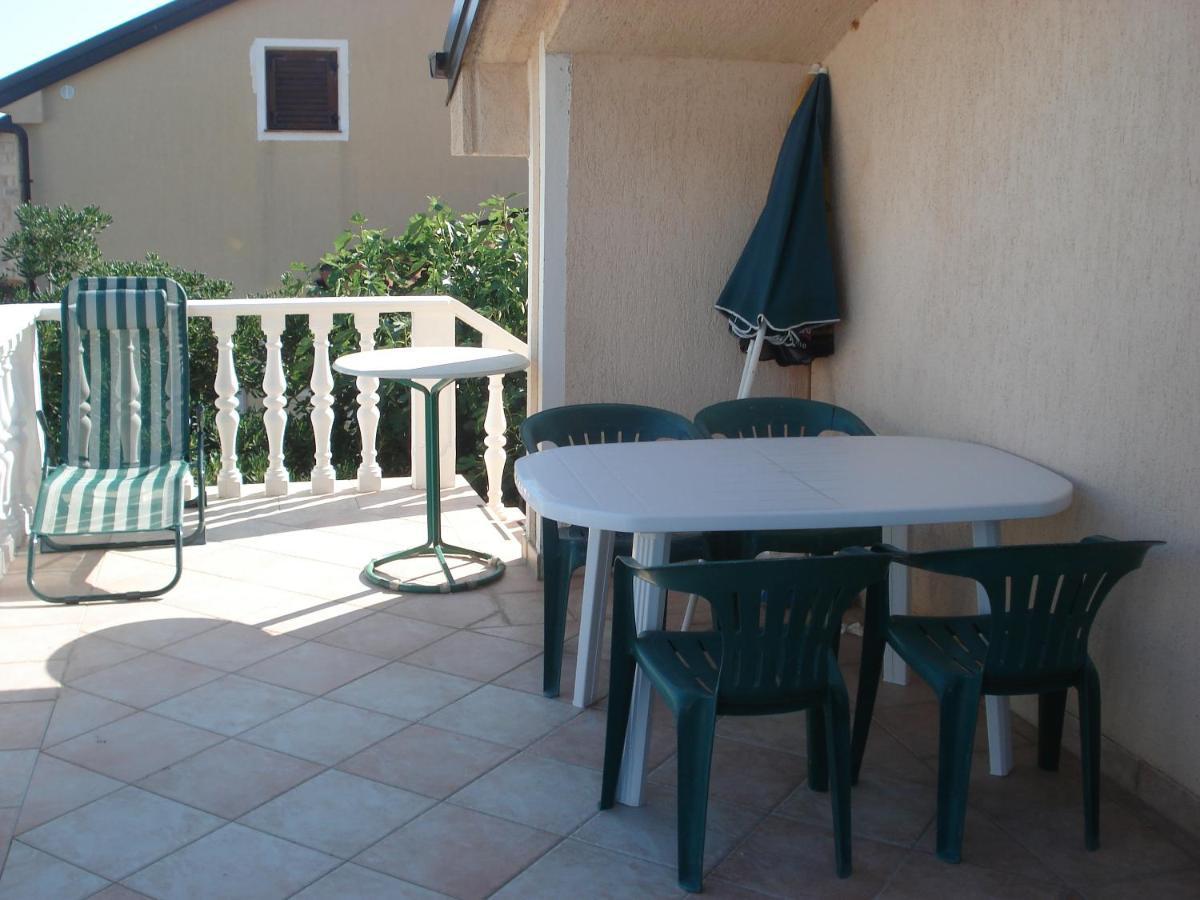 Apartments Car Vir Exterior photo